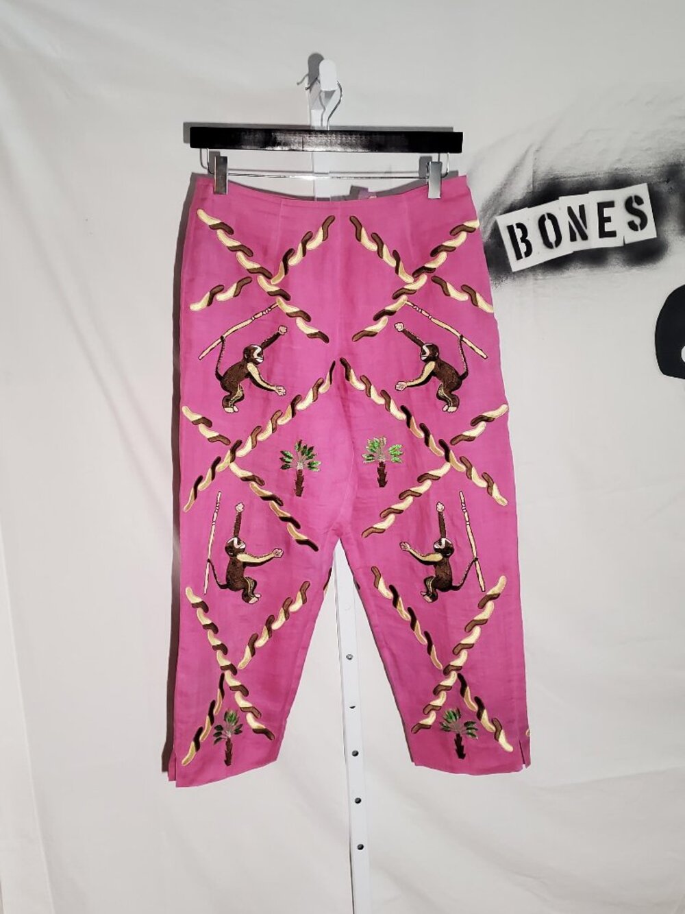 CJ Laing Monkey Embroidered Pink Linen Capris Sz 8